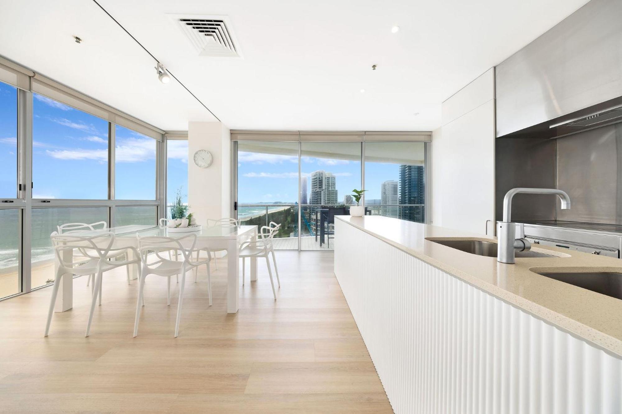 Ultiqa Air On Broadbeach Gold Coast Buitenkant foto